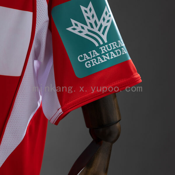 Camiseta Granada 2024/25 Local — detalle del cuello
