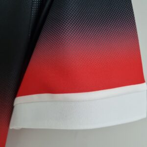 Camiseta AC Milan 1996/97 Retro Entrenamiento - detalle del escudo AC Milan y sponsor Opel