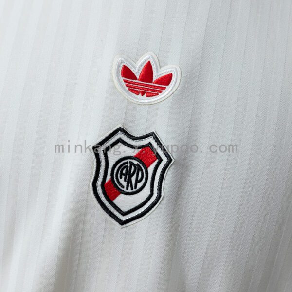 Camiseta River Plate 1991 Retro Visita Edición Especial - detalle manga y brazo derecho