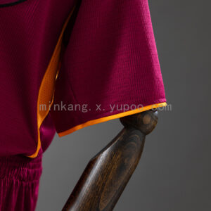 Camiseta AS Roma 2024/25 Local - detalle logo Adidas y rayas