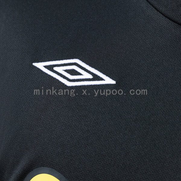 Camiseta Colo Colo 2006 Retro Local - detalle patrocinador Cristal
