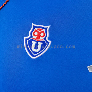Camiseta Universidad de Chile 2024 Local - detalle lateral y franjas