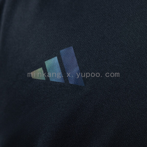 Camiseta Flamengo 2023/24 Tercera — detalle logo Adidas