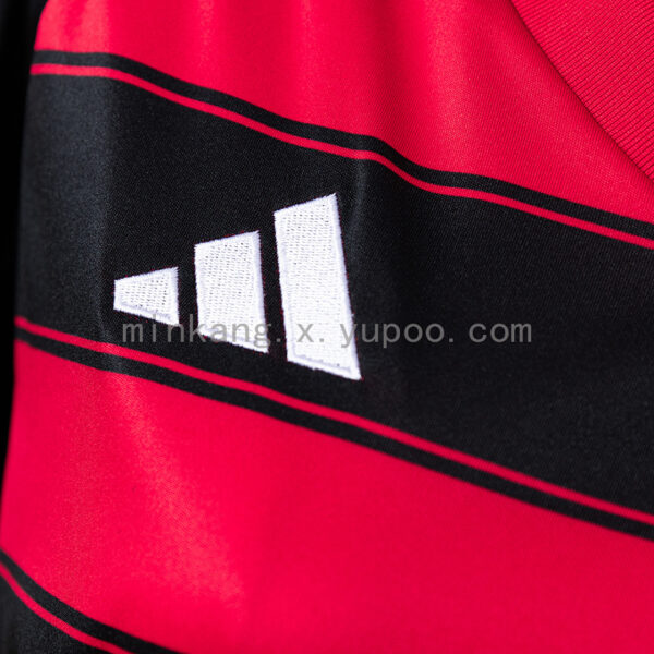 Camiseta Flamengo 2024/25 Local Mujer — detalle logo Adidas