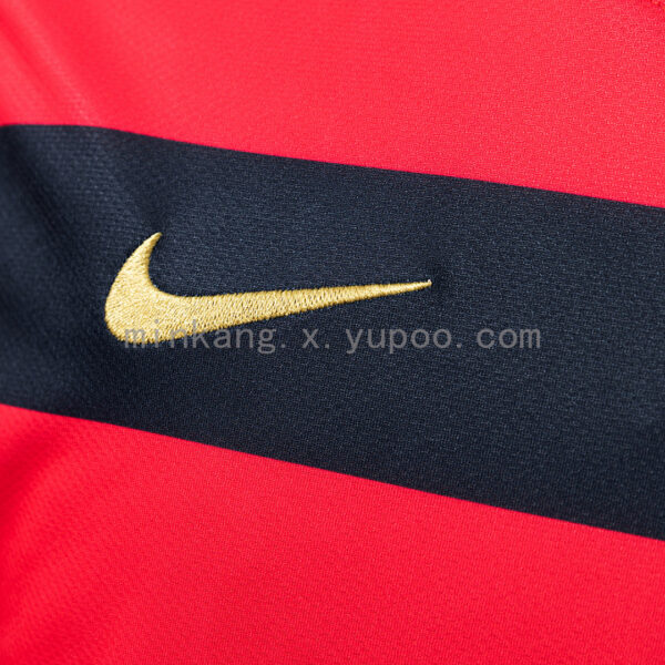 Camiseta Flamengo 2009/10 Retro Local — detalle logo Nike