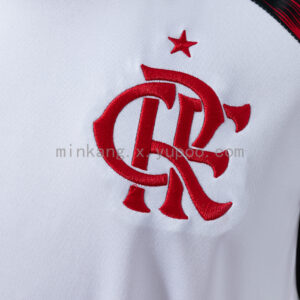 Camiseta Flamengo 2024/25 Entrenamiento — detalle logo Adidas