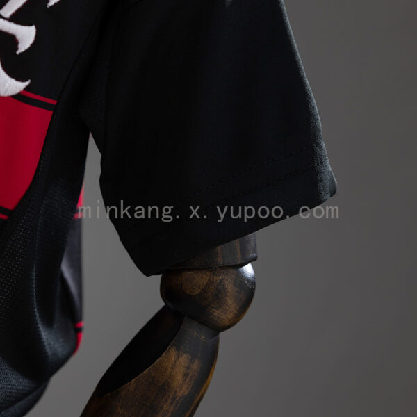 Camiseta Flamengo 2024/25 Local — detalle logo Adidas