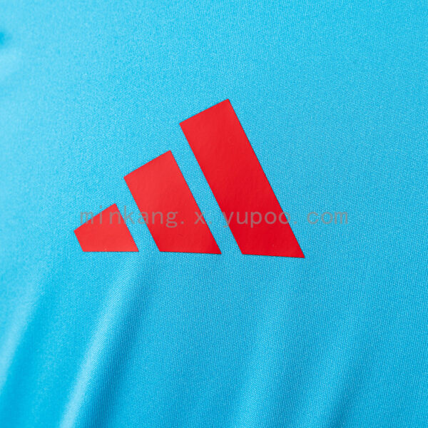 Camiseta Flamengo 2024 Entrenamiento — detalle logo Adidas