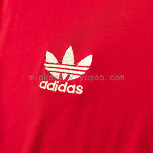 Camiseta Fluminense 2023/24 Tercera — detalle franjas Adidas en la manga