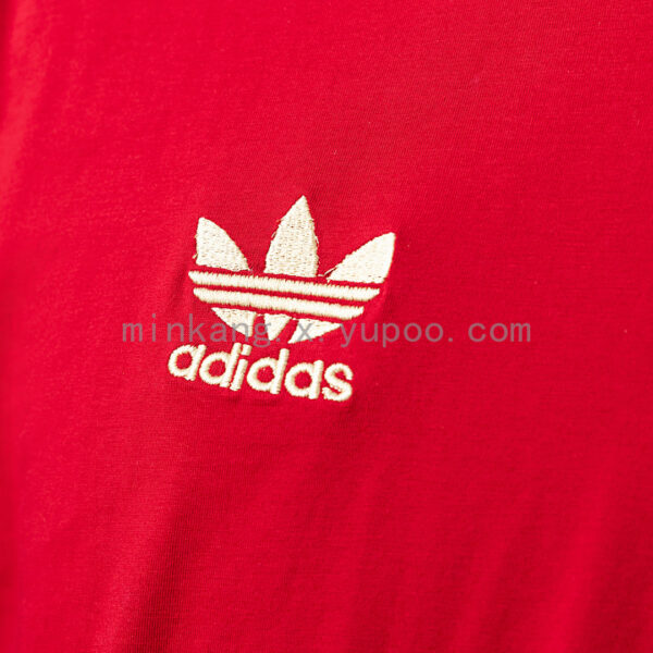 Camiseta Fluminense 2023/24 Tercera — detalle franjas Adidas en la manga