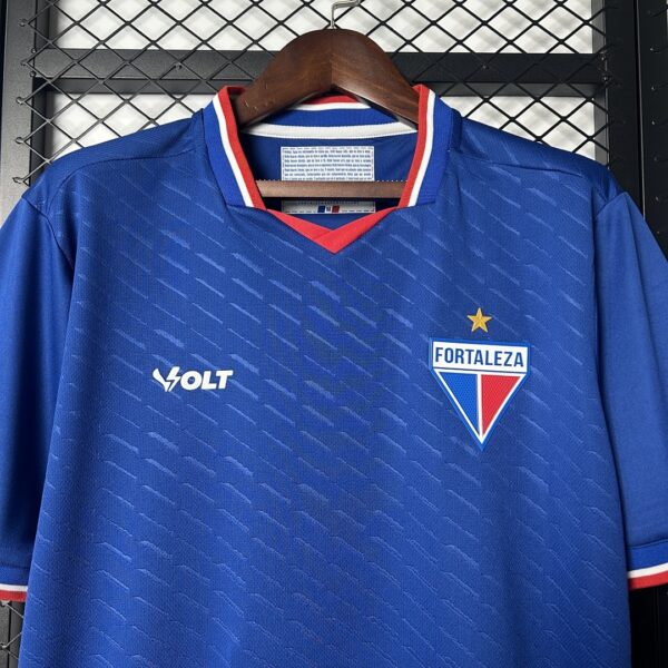 Camiseta Fortaleza 2023/24 Local — detalle manga y ribete tricolor