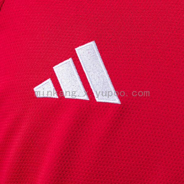 Camiseta Sport Club Internacional 2024/25 Local Manga Larga — detalle de las franjas en la manga
