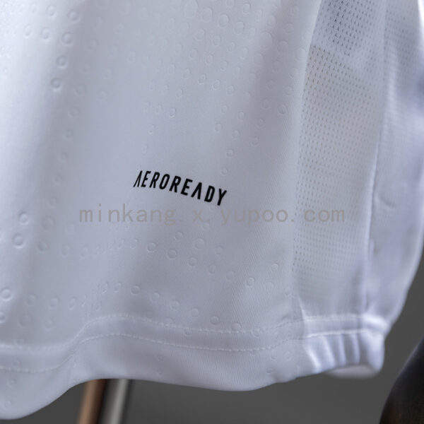 Camiseta Sport Club Internacional 2024/25 Local Mujer — detalle logo Adidas