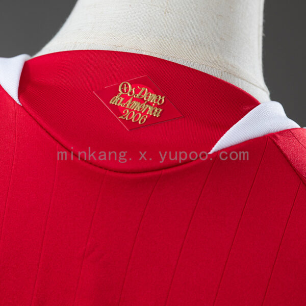 Camiseta Sport Club Internacional 2024/25 Local Mujer — detalle logo Adidas