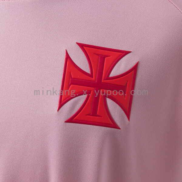 Camiseta Vasco da Gama 2023/24 Local — detalle manga y logo Kappa