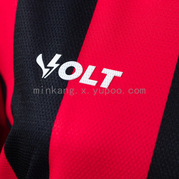 Camiseta Vitoria Actual Local Mujer — detalle cuello en V