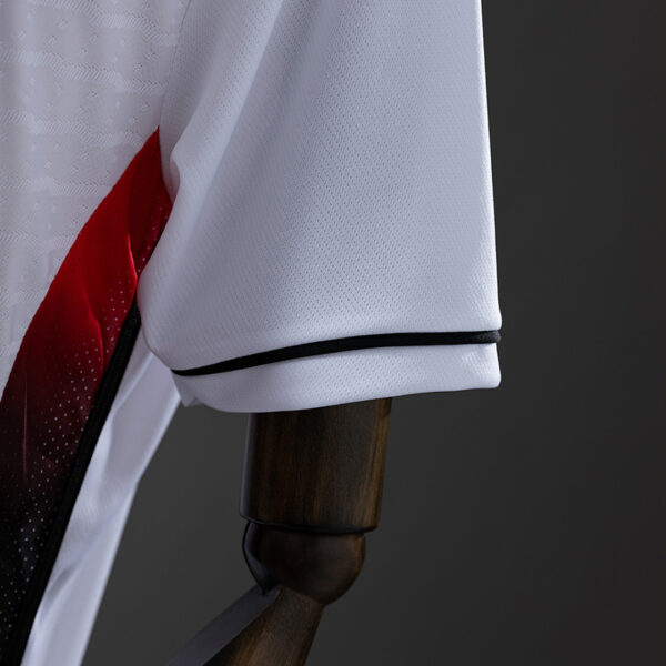 Camiseta Esporte Clube Vitória 2023/24 Visita — detalle franja lateral