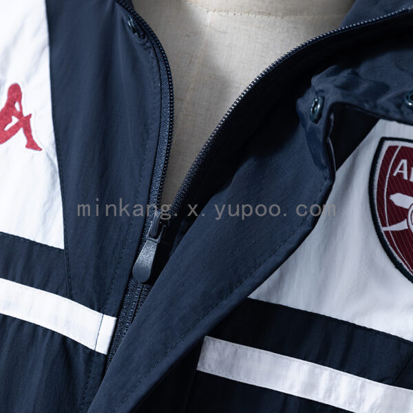 Camiseta Arsenal 1992 Retro Cortaviento - vista frontal con brazos