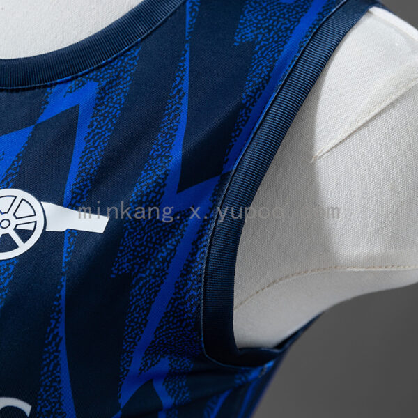 Camiseta Arsenal 2024/25 Entrenamiento Mujer - detalle escudo del cañón