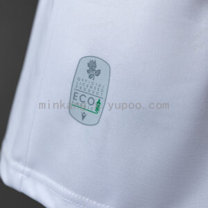 Camiseta Blackburn Rovers 2025 Aniversario Edición Especial - detalle logo Macron