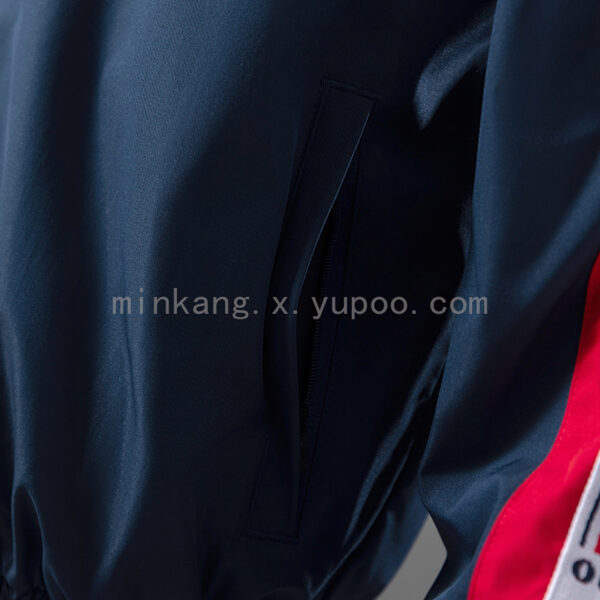 Camiseta Celta de Vigo 2023/24 Cortaviento — detalle franja roja