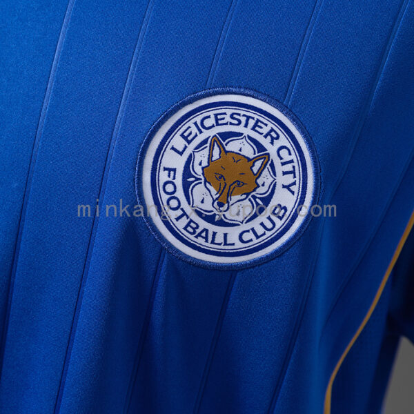 Camiseta Leicester City 2023/24 Local - detalle sponsor manga