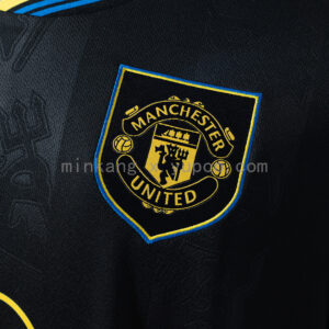 Camiseta Manchester United 2023/24 Visita - detalle manga con sponsor CX TECH