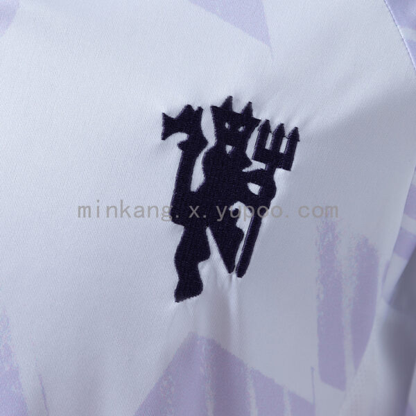 Camiseta Manchester United 2024/25 Visita Manga Larga - detalle manga y franjas Adidas
