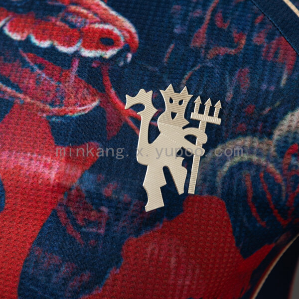 Camiseta Manchester United 2024 Edición Especial Año del Dragón Versión Jugador - detalle diseño patrón de dragón