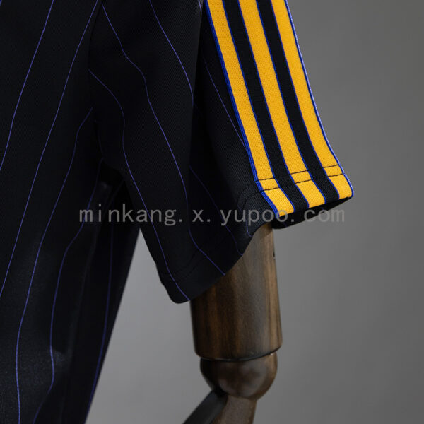 Camiseta Manchester United 1990 Retro Visitante - detalle logo Adidas Trefoil