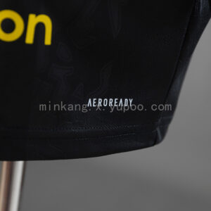 Camiseta Manchester United 2023/24 Tercera - detalle franjas hombro