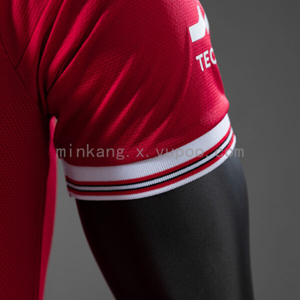 Camiseta Manchester United 2023/24 Local Versión Jugador - detalle logo Adidas