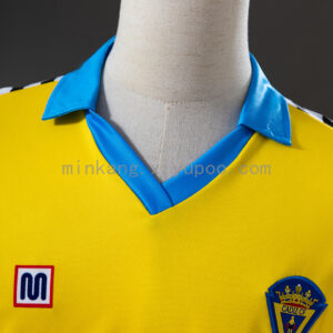 Camiseta Cádiz CF 2004/05 Retro Local — detalle escudo