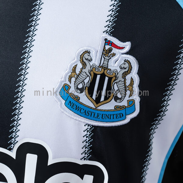 Camiseta Newcastle United 2023/24 Local Manga Larga - detalle patrocinador Noon manga