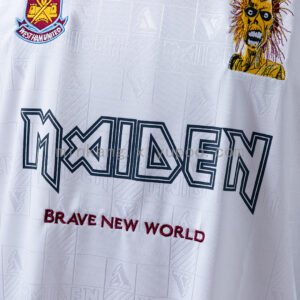 Camiseta West Ham United 1999 Retro Local Iron Maiden - detalle manga