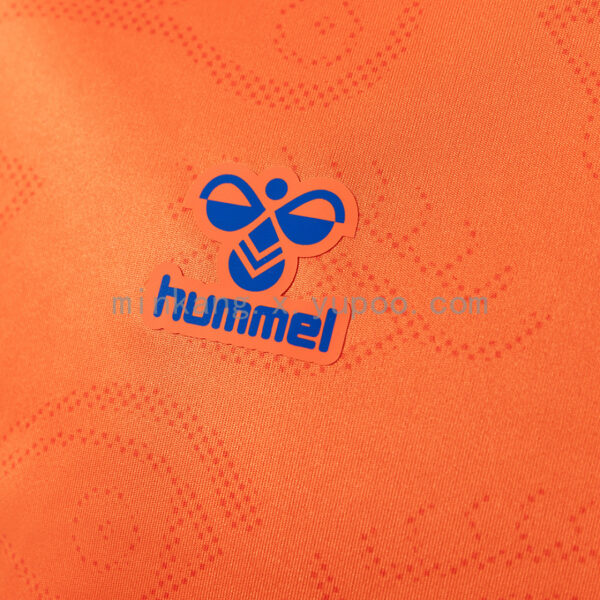 Camiseta Málaga CF 2023/24 Tercera — detalle manga y diseño lateral