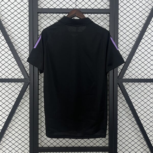 Camiseta Colo Colo 2025 Polo Entrenamiento - detalle cuello y botones