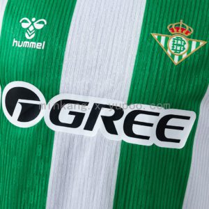 Camiseta Real Betis 2023/24 Local Versión Jugador — detalle de la manga y panel verde