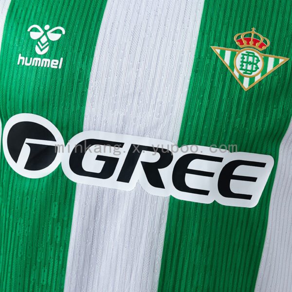 Camiseta Real Betis 2023/24 Local Versión Jugador — detalle de la manga y panel verde