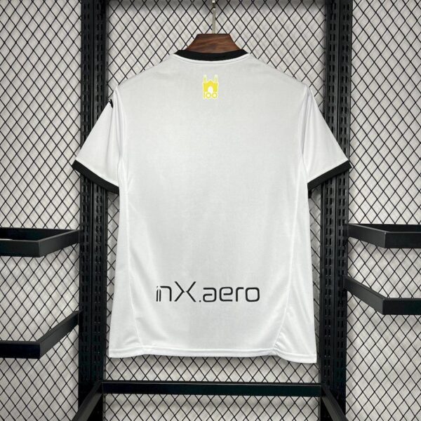 Camiseta Parma 2024/25 Local - detalle patrocinador ADM BET