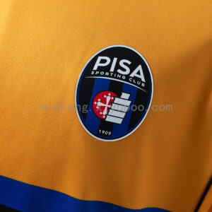 Camiseta Pisa 2024/25 Visita - detalle escudo