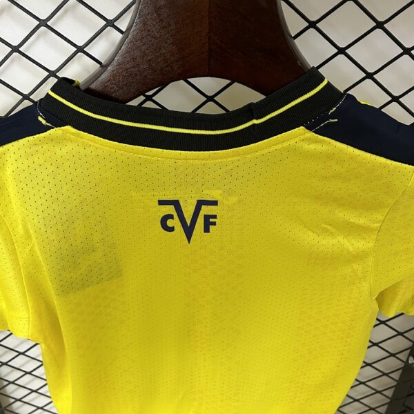 Camiseta Villarreal 2024/25 Local — detalle del cuello