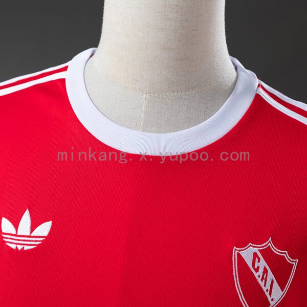 Camiseta Independiente 1978 Retro Local - detalle escudo