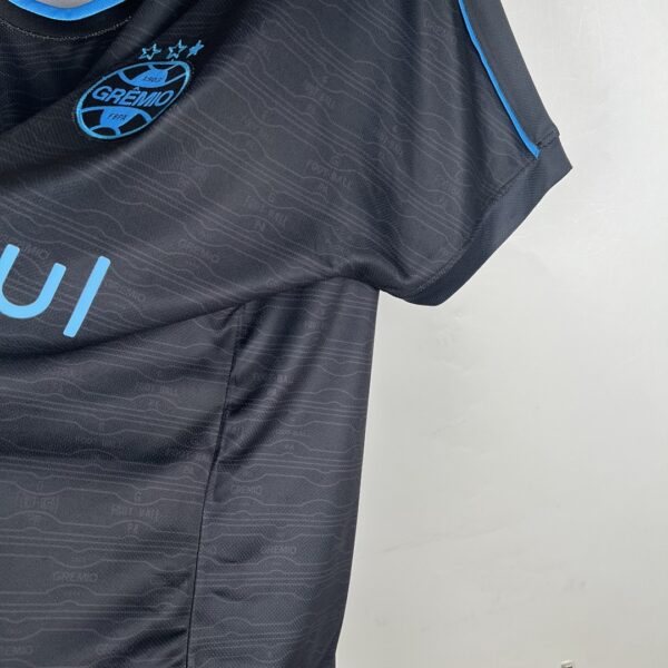 Camiseta Grêmio 2023/24 Tercera — detalle logo Umbro
