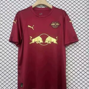 Camiseta RB Leipzig 2023/24 Local - detalle manga izquierda y logo Puma