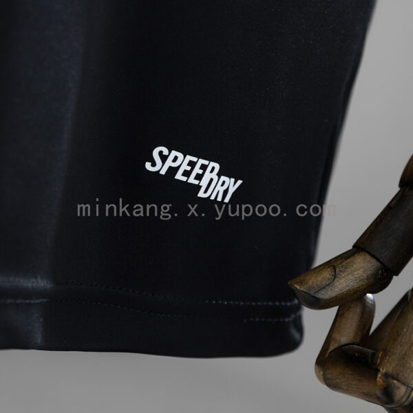 Camiseta FC St. Pauli Retro Kiezhelden Negra - detalle cuello y costuras