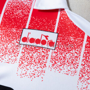 Camiseta AS Cannes 1991 Retro Local Manga Larga - detalle del patrón de puntos rojos