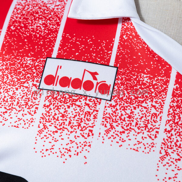 Camiseta AS Cannes 1991 Retro Local Manga Larga - detalle del patrón de puntos rojos