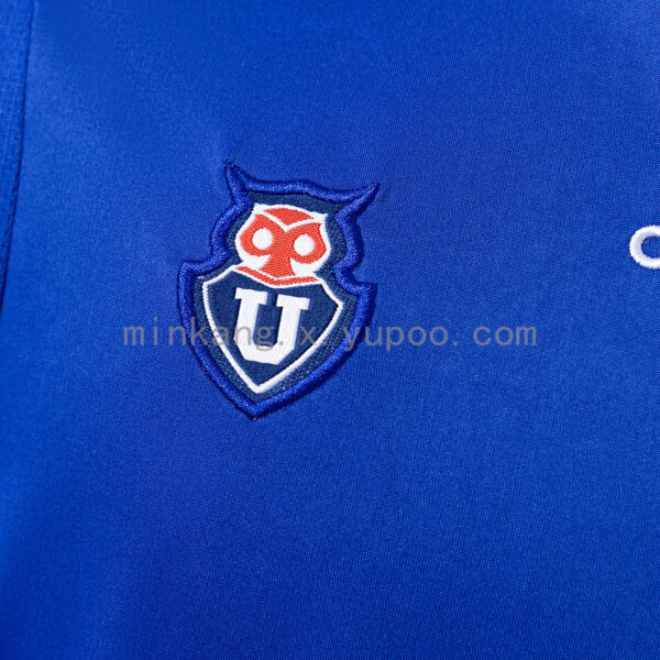 Camiseta Universidad de Chile 2011 Retro Local Manga Larga - detalle cuello
