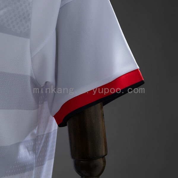 Camiseta 1. FC Köln 2023/24 Local - detalle logo Adidas